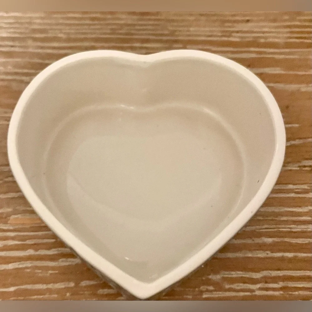 Chinese Hand Painted VTG Porcelain Chinoiseries Heart w Lotus Flower Trinket Box